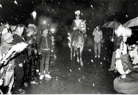 Fotografia czarno-biała (odbitka) z otwarcia wystawy pt. "Noc Listopadowa" w Państwowym...